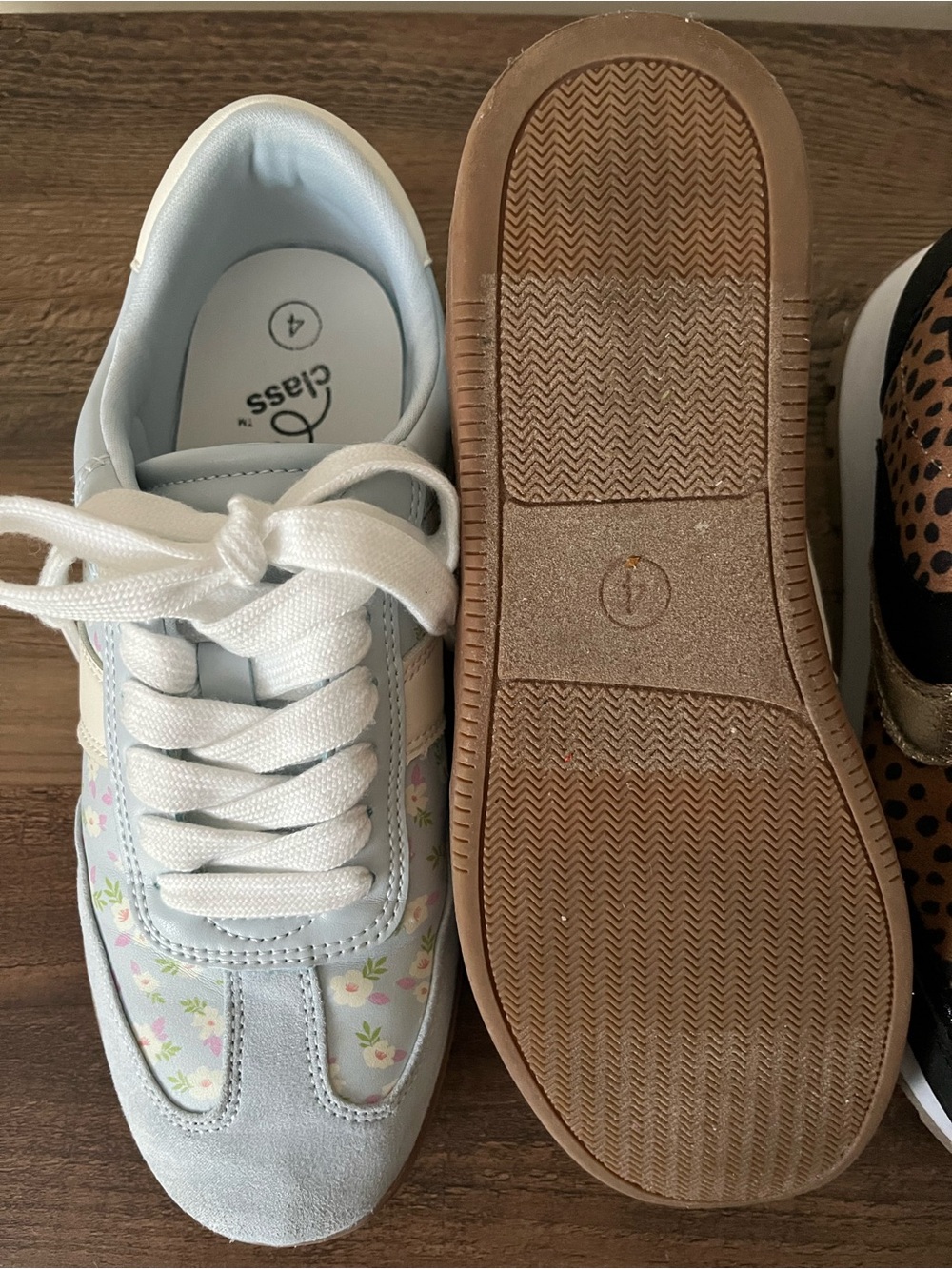 Target Art Class Girls Sneakers Size 4 - Picture 3 of 3